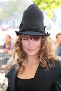 03-10-2010 SHOWBIZZ; PREMIERE PETTICOAT MUSICAL TE AMSTERDAM. De triomf, het ovationele applaus en de ontlading bij Petticoat en Chantal Janzen.
foto: Albert den Iseger