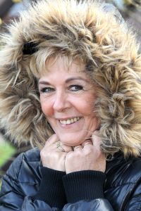 25-11-2010 SHOWBIZZ; THUIS BIJ ANNY SCHILDER IN VOLENDAM. Altijd gezellig bij Anny thuis. Er is altijd koffie en Anny Schilder is en blijft haar zelf, gezellig en openhartig. Deze week een pracht verhaal van Anny in weekblad Prive opgetekend door Edwin Bredius. 
foto: Albert den Iseger