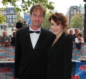 03-10-2010 SHOWBIZZ; PREMIERE PETTICOAT MUSICAL TE AMSTERDAM. De triomf, het ovationele applaus en de ontlading bij Petticoat en Chantal Janzen.
foto: Albert den Iseger