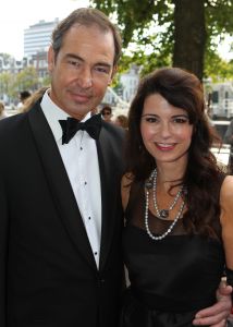 03-10-2010 SHOWBIZZ; PREMIERE PETTICOAT MUSICAL TE AMSTERDAM. De triomf, het ovationele applaus en de ontlading bij Petticoat en Chantal Janzen.
foto: Albert den Iseger