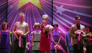03-10-2010 SHOWBIZZ; PREMIERE PETTICOAT MUSICAL TE AMSTERDAM. De triomf, het ovationele applaus en de ontlading bij Petticoat en Chantal Janzen.
foto: Albert den Iseger