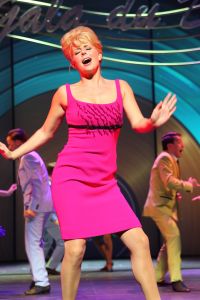 03-10-2010 SHOWBIZZ; PREMIERE PETTICOAT MUSICAL TE AMSTERDAM. De triomf, het ovationele applaus en de ontlading bij Petticoat en Chantal Janzen.
foto: Albert den Iseger