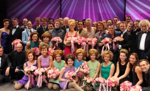 03-10-2010 SHOWBIZZ; PREMIERE PETTICOAT MUSICAL TE AMSTERDAM. De triomf, het ovationele applaus en de ontlading bij Petticoat en Chantal Janzen.
foto: Albert den Iseger