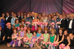 03-10-2010 SHOWBIZZ; PREMIERE PETTICOAT MUSICAL TE AMSTERDAM. De triomf, het ovationele applaus en de ontlading bij Petticoat en Chantal Janzen.
foto: Albert den Iseger