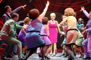 03-10-2010 SHOWBIZZ; PREMIERE PETTICOAT MUSICAL TE AMSTERDAM. De triomf, het ovationele applaus en de ontlading bij Petticoat en Chantal Janzen.
foto: Albert den Iseger