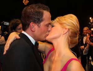 03-10-2010 SHOWBIZZ; PREMIERE PETTICOAT MUSICAL TE AMSTERDAM. De triomf, het ovationele applaus en de ontlading bij Petticoat en Chantal Janzen.
foto: Albert den Iseger