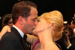03-10-2010 SHOWBIZZ; PREMIERE PETTICOAT MUSICAL TE AMSTERDAM. De triomf, het ovationele applaus en de ontlading bij Petticoat en Chantal Janzen.
foto: Albert den Iseger