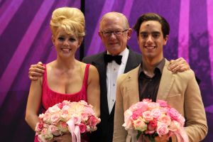 03-10-2010 SHOWBIZZ; PREMIERE PETTICOAT MUSICAL TE AMSTERDAM. De triomf, het ovationele applaus en de ontlading bij Petticoat en Chantal Janzen.
foto: Albert den Iseger