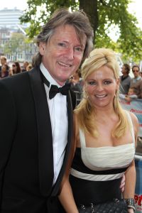 03-10-2010 SHOWBIZZ; PREMIERE PETTICOAT MUSICAL TE AMSTERDAM. De triomf, het ovationele applaus en de ontlading bij Petticoat en Chantal Janzen.
foto: Albert den Iseger
