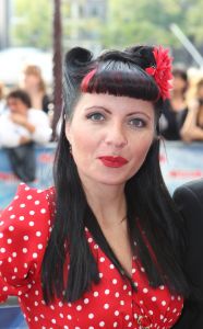 03-10-2010 SHOWBIZZ; PREMIERE PETTICOAT MUSICAL TE AMSTERDAM. De triomf, het ovationele applaus en de ontlading bij Petticoat en Chantal Janzen.
foto: Albert den Iseger