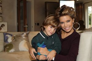 11-11-2010 SHOWBIZZ; PRIVE IS THUIS BIJ SYLVIE VAN DER VAART IN LONDON. Wij waren op visite bij Sylvie van der Vaart in London. Ze wonen in een chique buitenwijk waar ook oa. Amy Winehouse en de Bergkampjes wonen. In een prachtig nieuw Landhuis aan de rand van een bos wonen nu Rafael, Sylvie en hun zoon Damian. Een top lokatie waar straks de hele familie de kerstdagen met elkaar gaat vieren. Het hele interview staat deze week in Weekblad Prive met natuurlijk de moosiste foto s 
foto: Albert den Iseger
