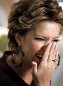 11-11-2010 SHOWBIZZ; PRIVE IS THUIS BIJ SYLVIE VAN DER VAART IN LONDON. Wij waren op visite bij Sylvie van der Vaart in London. Ze wonen in een chique buitenwijk waar ook oa. Amy Winehouse en de Bergkampjes wonen. In een prachtig nieuw Landhuis aan de rand van een bos wonen nu Rafael, Sylvie en hun zoon Damian. Een top lokatie waar straks de hele familie de kerstdagen met elkaar gaat vieren. Het hele interview staat deze week in Weekblad Prive met natuurlijk de moosiste foto s 
foto: Albert den Iseger