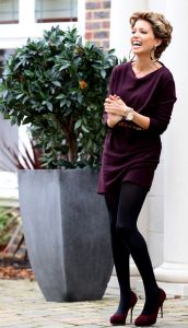 11-11-2010 SHOWBIZZ; PRIVE IS THUIS BIJ SYLVIE VAN DER VAART IN LONDON. Wij waren op visite bij Sylvie van der Vaart in London. Ze wonen in een chique buitenwijk waar ook oa. Amy Winehouse en de Bergkampjes wonen. In een prachtig nieuw Landhuis aan de rand van een bos wonen nu Rafael, Sylvie en hun zoon Damian. Een top lokatie waar straks de hele familie de kerstdagen met elkaar gaat vieren. Het hele interview staat deze week in Weekblad Prive met natuurlijk de moosiste foto s 
foto: Albert den Iseger