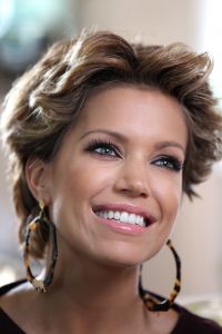 11-11-2010 SHOWBIZZ; PRIVE IS THUIS BIJ SYLVIE VAN DER VAART IN LONDON. Wij waren op visite bij Sylvie van der Vaart in London. Ze wonen in een chique buitenwijk waar ook oa. Amy Winehouse en de Bergkampjes wonen. In een prachtig nieuw Landhuis aan de rand van een bos wonen nu Rafael, Sylvie en hun zoon Damian. Een top lokatie waar straks de hele familie de kerstdagen met elkaar gaat vieren. Het hele interview staat deze week in Weekblad Prive met natuurlijk de moosiste foto s 
foto: Albert den Iseger