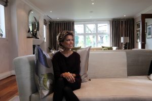 11-11-2010 SHOWBIZZ; PRIVE IS THUIS BIJ SYLVIE VAN DER VAART IN LONDON. Wij waren op visite bij Sylvie van der Vaart in London. Ze wonen in een chique buitenwijk waar ook oa. Amy Winehouse en de Bergkampjes wonen. In een prachtig nieuw Landhuis aan de rand van een bos wonen nu Rafael, Sylvie en hun zoon Damian. Een top lokatie waar straks de hele familie de kerstdagen met elkaar gaat vieren. Het hele interview staat deze week in Weekblad Prive met natuurlijk de moosiste foto s 
foto: Albert den Iseger
