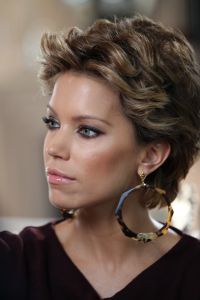 11-11-2010 SHOWBIZZ; PRIVE IS THUIS BIJ SYLVIE VAN DER VAART IN LONDON. Wij waren op visite bij Sylvie van der Vaart in London. Ze wonen in een chique buitenwijk waar ook oa. Amy Winehouse en de Bergkampjes wonen. In een prachtig nieuw Landhuis aan de rand van een bos wonen nu Rafael, Sylvie en hun zoon Damian. Een top lokatie waar straks de hele familie de kerstdagen met elkaar gaat vieren. Het hele interview staat deze week in Weekblad Prive met natuurlijk de moosiste foto s 
foto: Albert den Iseger
