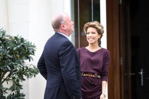 11-11-2010 SHOWBIZZ; PRIVE IS THUIS BIJ SYLVIE VAN DER VAART IN LONDON. Wij waren op visite bij Sylvie van der Vaart in London. Ze wonen in een chique buitenwijk waar ook oa. Amy Winehouse en de Bergkampjes wonen. In een prachtig nieuw Landhuis aan de rand van een bos wonen nu Rafael, Sylvie en hun zoon Damian. Een top lokatie waar straks de hele familie de kerstdagen met elkaar gaat vieren. Het hele interview staat deze week in Weekblad Prive met natuurlijk de moosiste foto s 
foto: Albert den Iseger
