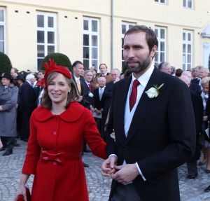 26-11-2010 KONINKLIJK HUIS; PRINS CARLOS DE BOURBON DE PARME EN ANNEMARIE GUALTHERIE VAN WEZEL GAVEN ELKAAR HET JA WOORD. De kerkelijke inzegening vond plaats in de Ter Kameren Abdij in Brussel. Bij hun huwelijk waren veel Koninklijke gasten aanwezig.Tijdens deze heuglijke dag werd tevens bekend gemaakt dat Prinses Margarita  in verwachting is van hun tweede kind. `zij en haar man Tjalling ten Cate verwachten de baby volgend voorjaar.
foto: Albert den Iseger