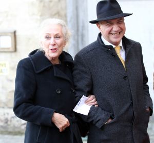 26-11-2010 KONINKLIJK HUIS; PRINS CARLOS DE BOURBON DE PARME EN ANNEMARIE GUALTHERIE VAN WEZEL GAVEN ELKAAR HET JA WOORD. De kerkelijke inzegening vond plaats in de Ter Kameren Abdij in Brussel. Bij hun huwelijk waren veel Koninklijke gasten aanwezig.Tijdens deze heuglijke dag werd tevens bekend gemaakt dat Prinses Margarita  in verwachting is van hun tweede kind. `zij en haar man Tjalling ten Cate verwachten de baby volgend voorjaar.
foto: Albert den Iseger