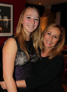 05-11-2011 SHOWBIZZ; ANGELA GROOTHUIZEN GAAT MET MELISSA ZINGEN IN TV SHOW.
De dochter van Ria Brieffies Melissa  Oldersma gaat samen met Angela Groothuizen zingen in het TV programma STA OP TEGEN KANKER. Op woensdag 16 November van 20.30 tot 22.00 uur bij de AVRO op Nederland 1.
foto: Albert den Iseger