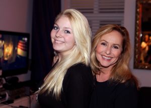 05-11-2011 SHOWBIZZ; ANGELA GROOTHUIZEN GAAT MET MELISSA ZINGEN IN TV SHOW.
De dochter van Ria Brieffies Melissa  Oldersma gaat samen met Angela Groothuizen zingen in het TV programma STA OP TEGEN KANKER. Op woensdag 16 November van 20.30 tot 22.00 uur bij de AVRO op Nederland 1.
foto: Albert den Iseger
