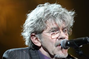 20-11-2011 SHOWBIZZ; STA OP TEGEN KANKER LEVERT MEER DAN 30.000 NWE DONATEURS OP. De TV uitzending in het kader van de actie STA OP TEGEN KANKER heeft de intiatiefnemer KWF meer dan 30.000 nieuwe donateurs opgeleverd.Tal van artiesten toonden hun steun voor het wetenschappelijke doel van het KWF. Angela Groothuizen presenteerde de avond samen met Art Rooijakkers. Angela zong tevens een duet met Melissa Oldersma een dochter van DollyDot Ria Brieffies die tengevolge van longkanker overleed.
foto: Albert den Iseger.