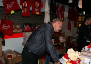 28-10-2011 SHOWBIZZ; FRANS BAUER VOOR DE 50ste KEER IN EEN VOL AHOY. Meer dan 14.000 fans genoten weer van een avondje Frans Bauer.
foto: Albert den Iseger.