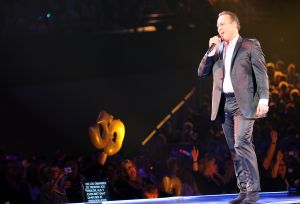 28-10-2011 SHOWBIZZ; FRANS BAUER VOOR DE 50ste KEER IN EEN VOL AHOY. Meer dan 14.000 fans genoten weer van een avondje Frans Bauer.
foto: Albert den Iseger.
