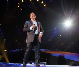 28-10-2011 SHOWBIZZ; FRANS BAUER VOOR DE 50ste KEER IN EEN VOL AHOY. Meer dan 14.000 fans genoten weer van een avondje Frans Bauer.
foto: Albert den Iseger.