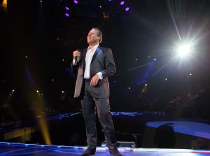 28-10-2011 SHOWBIZZ; FRANS BAUER VOOR DE 50ste KEER IN EEN VOL AHOY. Meer dan 14.000 fans genoten weer van een avondje Frans Bauer.
foto: Albert den Iseger.