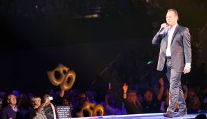 28-10-2011 SHOWBIZZ; FRANS BAUER VOOR DE 50ste KEER IN EEN VOL AHOY. Meer dan 14.000 fans genoten weer van een avondje Frans Bauer.
foto: Albert den Iseger.