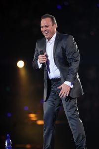 28-10-2011 SHOWBIZZ; FRANS BAUER VOOR DE 50ste KEER IN EEN VOL AHOY. Meer dan 14.000 fans genoten weer van een avondje Frans Bauer.
foto: Albert den Iseger.