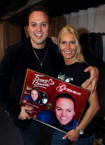 28-10-2011 SHOWBIZZ; FRANS BAUER VOOR DE 50ste KEER IN EEN VOL AHOY. Meer dan 14.000 fans genoten weer van een avondje Frans Bauer.
foto: Albert den Iseger.