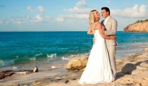 11-11-2011 SHOWBIZZ; JAN EN LIZA GETROUWD OP ST.MAARTEN. De eerste foto is vrijgeven vanaf subtropische Sint Maarten. De bruiloft was een geheime operatie op het strand van Sint Maarten.
foto: Albert den Iseger.