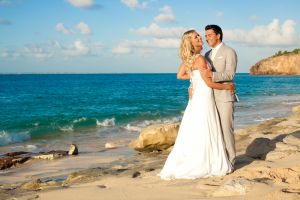 11-11-2011 SHOWBIZZ; JAN EN LIZA GETROUWD OP ST.MAARTEN. De eerste foto is vrijgeven vanaf subtropische Sint Maarten. De bruiloft was een geheime operatie op het strand van Sint Maarten.
foto: Albert den Iseger.
