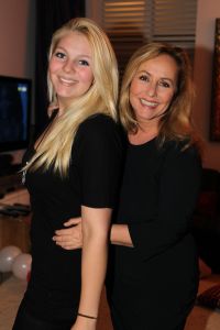 05-11-2011 SHOWBIZZ; ANGELA GROOTHUIZEN GAAT MET MELISSA ZINGEN IN TV SHOW.
De dochter van Ria Brieffies Melissa  Oldersma gaat samen met Angela Groothuizen zingen in het TV programma STA OP TEGEN KANKER. Op woensdag 16 November van 20.30 tot 22.00 uur bij de AVRO op Nederland 1.
foto: Albert den Iseger