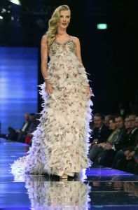 11-11-2012 SHOWBIZZ; ADDY VAN DE KROMMENACKER 10 JAAR HAUTE COUTURE.  In november 2002 presenteerde Addy van den Krommenacker zijn eerste couture ontwerpen tijdens de Beau Monde Awards in Amsterdam. Nu, 10 jaar later, kijken we terug op een decennium Addy van den Krommenacker met vele hoogtepunten in zijn succesvolle carriere. 

Addy viert dit jubileum met een grote Celebration Show op 11 november in The Harbour Club te Amsterdam. Dit is de eerste keer dat naast relaties, bekende Nederlanders en pers een catwalkshow van Addy ook toegankelijk is voor de consument. De show geeft een terugblik op de carriere van Addy van den Krommenacker en zal tevens een overzicht zijn van Addy s meest bekende creaties. Alle bewonderaars van Addy kunnen via de website www.addyvandenkrommenacker.nl een toegangskaart bemachtigen. De gasten ontvangen een goodie bag met onder andere een arrangement van Zwaluwhoeve Wellness resort en een haarproduct van L ANZA Healing Haircare.

Tijdens deze show vindt de lancering plaats van twee speciale collecties die Addy ter gelegenheid van zijn tienjarig jubileum heeft ontworpen. Voor zijn fans bij Steps ontwierp Addy de Addy for Steps Celebration Collection als toegift op de zeer succesvolle eenmalige voorjaarscollectie van afgelopen jaar. De collectie is genspireerd op highlights uit de carriere van Addy en bestaat uit feestelijke  must haves in de favoriete kleuren van de ontwerper; zwart, champagne en fuchsia. Na de show zal er voor de aanwezige consumenten een exclusieve voorverkoop zijn. Vanaf de dag na de Celebration Show is de collectie verkrijgbaar in geselecteerde Steps winkels in Nederland en Belgi. 

Daarnaast ontwierp Addy ook een Special Limited Celebration Collection  SLC collection  voor zijn pret a porter label Addy by Addy van den Krommenacker.
Foto: Albert den Iseger