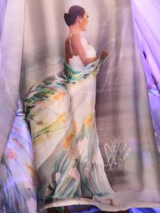 11-11-2012 SHOWBIZZ; ADDY VAN DE KROMMENACKER 10 JAAR HAUTE COUTURE.  In november 2002 presenteerde Addy van den Krommenacker zijn eerste couture ontwerpen tijdens de Beau Monde Awards in Amsterdam. Nu, 10 jaar later, kijken we terug op een decennium Addy van den Krommenacker met vele hoogtepunten in zijn succesvolle carriere. 

Addy viert dit jubileum met een grote Celebration Show op 11 november in The Harbour Club te Amsterdam. Dit is de eerste keer dat naast relaties, bekende Nederlanders en pers een catwalkshow van Addy ook toegankelijk is voor de consument. De show geeft een terugblik op de carriere van Addy van den Krommenacker en zal tevens een overzicht zijn van Addy s meest bekende creaties. Alle bewonderaars van Addy kunnen via de website www.addyvandenkrommenacker.nl een toegangskaart bemachtigen. De gasten ontvangen een goodie bag met onder andere een arrangement van Zwaluwhoeve Wellness resort en een haarproduct van L ANZA Healing Haircare.

Tijdens deze show vindt de lancering plaats van twee speciale collecties die Addy ter gelegenheid van zijn tienjarig jubileum heeft ontworpen. Voor zijn fans bij Steps ontwierp Addy de Addy for Steps Celebration Collection als toegift op de zeer succesvolle eenmalige voorjaarscollectie van afgelopen jaar. De collectie is genspireerd op highlights uit de carriere van Addy en bestaat uit feestelijke  must haves in de favoriete kleuren van de ontwerper; zwart, champagne en fuchsia. Na de show zal er voor de aanwezige consumenten een exclusieve voorverkoop zijn. Vanaf de dag na de Celebration Show is de collectie verkrijgbaar in geselecteerde Steps winkels in Nederland en Belgi. 

Daarnaast ontwierp Addy ook een Special Limited Celebration Collection  SLC collection  voor zijn pret a porter label Addy by Addy van den Krommenacker.
Foto: Albert den Iseger