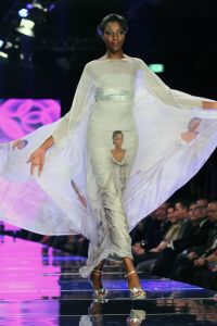 11-11-2012 SHOWBIZZ; ADDY VAN DE KROMMENACKER 10 JAAR HAUTE COUTURE.  In november 2002 presenteerde Addy van den Krommenacker zijn eerste couture ontwerpen tijdens de Beau Monde Awards in Amsterdam. Nu, 10 jaar later, kijken we terug op een decennium Addy van den Krommenacker met vele hoogtepunten in zijn succesvolle carriere. 

Addy viert dit jubileum met een grote Celebration Show op 11 november in The Harbour Club te Amsterdam. Dit is de eerste keer dat naast relaties, bekende Nederlanders en pers een catwalkshow van Addy ook toegankelijk is voor de consument. De show geeft een terugblik op de carriere van Addy van den Krommenacker en zal tevens een overzicht zijn van Addy s meest bekende creaties. Alle bewonderaars van Addy kunnen via de website www.addyvandenkrommenacker.nl een toegangskaart bemachtigen. De gasten ontvangen een goodie bag met onder andere een arrangement van Zwaluwhoeve Wellness resort en een haarproduct van L ANZA Healing Haircare.

Tijdens deze show vindt de lancering plaats van twee speciale collecties die Addy ter gelegenheid van zijn tienjarig jubileum heeft ontworpen. Voor zijn fans bij Steps ontwierp Addy de Addy for Steps Celebration Collection als toegift op de zeer succesvolle eenmalige voorjaarscollectie van afgelopen jaar. De collectie is genspireerd op highlights uit de carriere van Addy en bestaat uit feestelijke  must haves in de favoriete kleuren van de ontwerper; zwart, champagne en fuchsia. Na de show zal er voor de aanwezige consumenten een exclusieve voorverkoop zijn. Vanaf de dag na de Celebration Show is de collectie verkrijgbaar in geselecteerde Steps winkels in Nederland en Belgi. 

Daarnaast ontwierp Addy ook een Special Limited Celebration Collection  SLC collection  voor zijn pret a porter label Addy by Addy van den Krommenacker.
Foto: Albert den Iseger