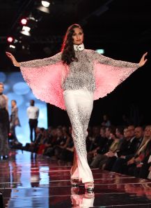 11-11-2012 SHOWBIZZ; ADDY VAN DE KROMMENACKER 10 JAAR HAUTE COUTURE.  In november 2002 presenteerde Addy van den Krommenacker zijn eerste couture ontwerpen tijdens de Beau Monde Awards in Amsterdam. Nu, 10 jaar later, kijken we terug op een decennium Addy van den Krommenacker met vele hoogtepunten in zijn succesvolle carriere. 

Addy viert dit jubileum met een grote Celebration Show op 11 november in The Harbour Club te Amsterdam. Dit is de eerste keer dat naast relaties, bekende Nederlanders en pers een catwalkshow van Addy ook toegankelijk is voor de consument. De show geeft een terugblik op de carriere van Addy van den Krommenacker en zal tevens een overzicht zijn van Addy s meest bekende creaties. Alle bewonderaars van Addy kunnen via de website www.addyvandenkrommenacker.nl een toegangskaart bemachtigen. De gasten ontvangen een goodie bag met onder andere een arrangement van Zwaluwhoeve Wellness resort en een haarproduct van L ANZA Healing Haircare.

Tijdens deze show vindt de lancering plaats van twee speciale collecties die Addy ter gelegenheid van zijn tienjarig jubileum heeft ontworpen. Voor zijn fans bij Steps ontwierp Addy de Addy for Steps Celebration Collection als toegift op de zeer succesvolle eenmalige voorjaarscollectie van afgelopen jaar. De collectie is genspireerd op highlights uit de carriere van Addy en bestaat uit feestelijke  must haves in de favoriete kleuren van de ontwerper; zwart, champagne en fuchsia. Na de show zal er voor de aanwezige consumenten een exclusieve voorverkoop zijn. Vanaf de dag na de Celebration Show is de collectie verkrijgbaar in geselecteerde Steps winkels in Nederland en Belgi. 

Daarnaast ontwierp Addy ook een Special Limited Celebration Collection  SLC collection  voor zijn pret a porter label Addy by Addy van den Krommenacker.
Foto: Albert den Iseger