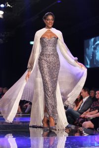 11-11-2012 SHOWBIZZ; ADDY VAN DE KROMMENACKER 10 JAAR HAUTE COUTURE.  In november 2002 presenteerde Addy van den Krommenacker zijn eerste couture ontwerpen tijdens de Beau Monde Awards in Amsterdam. Nu, 10 jaar later, kijken we terug op een decennium Addy van den Krommenacker met vele hoogtepunten in zijn succesvolle carriere. 

Addy viert dit jubileum met een grote Celebration Show op 11 november in The Harbour Club te Amsterdam. Dit is de eerste keer dat naast relaties, bekende Nederlanders en pers een catwalkshow van Addy ook toegankelijk is voor de consument. De show geeft een terugblik op de carriere van Addy van den Krommenacker en zal tevens een overzicht zijn van Addy s meest bekende creaties. Alle bewonderaars van Addy kunnen via de website www.addyvandenkrommenacker.nl een toegangskaart bemachtigen. De gasten ontvangen een goodie bag met onder andere een arrangement van Zwaluwhoeve Wellness resort en een haarproduct van L ANZA Healing Haircare.

Tijdens deze show vindt de lancering plaats van twee speciale collecties die Addy ter gelegenheid van zijn tienjarig jubileum heeft ontworpen. Voor zijn fans bij Steps ontwierp Addy de Addy for Steps Celebration Collection als toegift op de zeer succesvolle eenmalige voorjaarscollectie van afgelopen jaar. De collectie is genspireerd op highlights uit de carriere van Addy en bestaat uit feestelijke  must haves in de favoriete kleuren van de ontwerper; zwart, champagne en fuchsia. Na de show zal er voor de aanwezige consumenten een exclusieve voorverkoop zijn. Vanaf de dag na de Celebration Show is de collectie verkrijgbaar in geselecteerde Steps winkels in Nederland en Belgi. 

Daarnaast ontwierp Addy ook een Special Limited Celebration Collection  SLC collection  voor zijn pret a porter label Addy by Addy van den Krommenacker.
Foto: Albert den Iseger