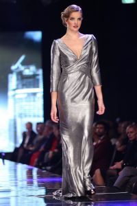11-11-2012 SHOWBIZZ; ADDY VAN DE KROMMENACKER 10 JAAR HAUTE COUTURE.  In november 2002 presenteerde Addy van den Krommenacker zijn eerste couture ontwerpen tijdens de Beau Monde Awards in Amsterdam. Nu, 10 jaar later, kijken we terug op een decennium Addy van den Krommenacker met vele hoogtepunten in zijn succesvolle carriere. 

Addy viert dit jubileum met een grote Celebration Show op 11 november in The Harbour Club te Amsterdam. Dit is de eerste keer dat naast relaties, bekende Nederlanders en pers een catwalkshow van Addy ook toegankelijk is voor de consument. De show geeft een terugblik op de carriere van Addy van den Krommenacker en zal tevens een overzicht zijn van Addy s meest bekende creaties. Alle bewonderaars van Addy kunnen via de website www.addyvandenkrommenacker.nl een toegangskaart bemachtigen. De gasten ontvangen een goodie bag met onder andere een arrangement van Zwaluwhoeve Wellness resort en een haarproduct van L ANZA Healing Haircare.

Tijdens deze show vindt de lancering plaats van twee speciale collecties die Addy ter gelegenheid van zijn tienjarig jubileum heeft ontworpen. Voor zijn fans bij Steps ontwierp Addy de Addy for Steps Celebration Collection als toegift op de zeer succesvolle eenmalige voorjaarscollectie van afgelopen jaar. De collectie is genspireerd op highlights uit de carriere van Addy en bestaat uit feestelijke  must haves in de favoriete kleuren van de ontwerper; zwart, champagne en fuchsia. Na de show zal er voor de aanwezige consumenten een exclusieve voorverkoop zijn. Vanaf de dag na de Celebration Show is de collectie verkrijgbaar in geselecteerde Steps winkels in Nederland en Belgi. 

Daarnaast ontwierp Addy ook een Special Limited Celebration Collection  SLC collection  voor zijn pret a porter label Addy by Addy van den Krommenacker.
Foto: Albert den Iseger