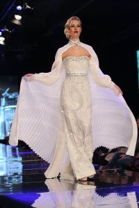11-11-2012 SHOWBIZZ; ADDY VAN DE KROMMENACKER 10 JAAR HAUTE COUTURE.  In november 2002 presenteerde Addy van den Krommenacker zijn eerste couture ontwerpen tijdens de Beau Monde Awards in Amsterdam. Nu, 10 jaar later, kijken we terug op een decennium Addy van den Krommenacker met vele hoogtepunten in zijn succesvolle carriere. 

Addy viert dit jubileum met een grote Celebration Show op 11 november in The Harbour Club te Amsterdam. Dit is de eerste keer dat naast relaties, bekende Nederlanders en pers een catwalkshow van Addy ook toegankelijk is voor de consument. De show geeft een terugblik op de carriere van Addy van den Krommenacker en zal tevens een overzicht zijn van Addy s meest bekende creaties. Alle bewonderaars van Addy kunnen via de website www.addyvandenkrommenacker.nl een toegangskaart bemachtigen. De gasten ontvangen een goodie bag met onder andere een arrangement van Zwaluwhoeve Wellness resort en een haarproduct van L ANZA Healing Haircare.

Tijdens deze show vindt de lancering plaats van twee speciale collecties die Addy ter gelegenheid van zijn tienjarig jubileum heeft ontworpen. Voor zijn fans bij Steps ontwierp Addy de Addy for Steps Celebration Collection als toegift op de zeer succesvolle eenmalige voorjaarscollectie van afgelopen jaar. De collectie is genspireerd op highlights uit de carriere van Addy en bestaat uit feestelijke  must haves in de favoriete kleuren van de ontwerper; zwart, champagne en fuchsia. Na de show zal er voor de aanwezige consumenten een exclusieve voorverkoop zijn. Vanaf de dag na de Celebration Show is de collectie verkrijgbaar in geselecteerde Steps winkels in Nederland en Belgi. 

Daarnaast ontwierp Addy ook een Special Limited Celebration Collection  SLC collection  voor zijn pret a porter label Addy by Addy van den Krommenacker.
Foto: Albert den Iseger