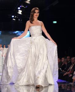 11-11-2012 SHOWBIZZ; ADDY VAN DE KROMMENACKER 10 JAAR HAUTE COUTURE.  In november 2002 presenteerde Addy van den Krommenacker zijn eerste couture ontwerpen tijdens de Beau Monde Awards in Amsterdam. Nu, 10 jaar later, kijken we terug op een decennium Addy van den Krommenacker met vele hoogtepunten in zijn succesvolle carriere. 

Addy viert dit jubileum met een grote Celebration Show op 11 november in The Harbour Club te Amsterdam. Dit is de eerste keer dat naast relaties, bekende Nederlanders en pers een catwalkshow van Addy ook toegankelijk is voor de consument. De show geeft een terugblik op de carriere van Addy van den Krommenacker en zal tevens een overzicht zijn van Addy s meest bekende creaties. Alle bewonderaars van Addy kunnen via de website www.addyvandenkrommenacker.nl een toegangskaart bemachtigen. De gasten ontvangen een goodie bag met onder andere een arrangement van Zwaluwhoeve Wellness resort en een haarproduct van L ANZA Healing Haircare.

Tijdens deze show vindt de lancering plaats van twee speciale collecties die Addy ter gelegenheid van zijn tienjarig jubileum heeft ontworpen. Voor zijn fans bij Steps ontwierp Addy de Addy for Steps Celebration Collection als toegift op de zeer succesvolle eenmalige voorjaarscollectie van afgelopen jaar. De collectie is genspireerd op highlights uit de carriere van Addy en bestaat uit feestelijke  must haves in de favoriete kleuren van de ontwerper; zwart, champagne en fuchsia. Na de show zal er voor de aanwezige consumenten een exclusieve voorverkoop zijn. Vanaf de dag na de Celebration Show is de collectie verkrijgbaar in geselecteerde Steps winkels in Nederland en Belgi. 

Daarnaast ontwierp Addy ook een Special Limited Celebration Collection  SLC collection  voor zijn pret a porter label Addy by Addy van den Krommenacker.
Foto: Albert den Iseger