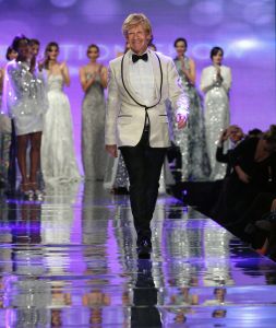 11-11-2012 SHOWBIZZ; ADDY VAN DE KROMMENACKER 10 JAAR HAUTE COUTURE.  In november 2002 presenteerde Addy van den Krommenacker zijn eerste couture ontwerpen tijdens de Beau Monde Awards in Amsterdam. Nu, 10 jaar later, kijken we terug op een decennium Addy van den Krommenacker met vele hoogtepunten in zijn succesvolle carriere. 

Addy viert dit jubileum met een grote Celebration Show op 11 november in The Harbour Club te Amsterdam. Dit is de eerste keer dat naast relaties, bekende Nederlanders en pers een catwalkshow van Addy ook toegankelijk is voor de consument. De show geeft een terugblik op de carriere van Addy van den Krommenacker en zal tevens een overzicht zijn van Addy s meest bekende creaties. Alle bewonderaars van Addy kunnen via de website www.addyvandenkrommenacker.nl een toegangskaart bemachtigen. De gasten ontvangen een goodie bag met onder andere een arrangement van Zwaluwhoeve Wellness resort en een haarproduct van L ANZA Healing Haircare.

Tijdens deze show vindt de lancering plaats van twee speciale collecties die Addy ter gelegenheid van zijn tienjarig jubileum heeft ontworpen. Voor zijn fans bij Steps ontwierp Addy de Addy for Steps Celebration Collection als toegift op de zeer succesvolle eenmalige voorjaarscollectie van afgelopen jaar. De collectie is genspireerd op highlights uit de carriere van Addy en bestaat uit feestelijke  must haves in de favoriete kleuren van de ontwerper; zwart, champagne en fuchsia. Na de show zal er voor de aanwezige consumenten een exclusieve voorverkoop zijn. Vanaf de dag na de Celebration Show is de collectie verkrijgbaar in geselecteerde Steps winkels in Nederland en Belgi. 

Daarnaast ontwierp Addy ook een Special Limited Celebration Collection  SLC collection  voor zijn pret a porter label Addy by Addy van den Krommenacker.
Foto: Albert den Iseger