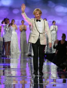 11-11-2012 SHOWBIZZ; ADDY VAN DE KROMMENACKER 10 JAAR HAUTE COUTURE.  In november 2002 presenteerde Addy van den Krommenacker zijn eerste couture ontwerpen tijdens de Beau Monde Awards in Amsterdam. Nu, 10 jaar later, kijken we terug op een decennium Addy van den Krommenacker met vele hoogtepunten in zijn succesvolle carriere. 

Addy viert dit jubileum met een grote Celebration Show op 11 november in The Harbour Club te Amsterdam. Dit is de eerste keer dat naast relaties, bekende Nederlanders en pers een catwalkshow van Addy ook toegankelijk is voor de consument. De show geeft een terugblik op de carriere van Addy van den Krommenacker en zal tevens een overzicht zijn van Addy s meest bekende creaties. Alle bewonderaars van Addy kunnen via de website www.addyvandenkrommenacker.nl een toegangskaart bemachtigen. De gasten ontvangen een goodie bag met onder andere een arrangement van Zwaluwhoeve Wellness resort en een haarproduct van L ANZA Healing Haircare.

Tijdens deze show vindt de lancering plaats van twee speciale collecties die Addy ter gelegenheid van zijn tienjarig jubileum heeft ontworpen. Voor zijn fans bij Steps ontwierp Addy de Addy for Steps Celebration Collection als toegift op de zeer succesvolle eenmalige voorjaarscollectie van afgelopen jaar. De collectie is genspireerd op highlights uit de carriere van Addy en bestaat uit feestelijke  must haves in de favoriete kleuren van de ontwerper; zwart, champagne en fuchsia. Na de show zal er voor de aanwezige consumenten een exclusieve voorverkoop zijn. Vanaf de dag na de Celebration Show is de collectie verkrijgbaar in geselecteerde Steps winkels in Nederland en Belgi. 

Daarnaast ontwierp Addy ook een Special Limited Celebration Collection  SLC collection  voor zijn pret a porter label Addy by Addy van den Krommenacker.
Foto: Albert den Iseger