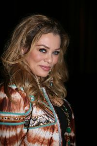 11-11-2012 SHOWBIZZ; ADDY VAN DE KROMMENACKER 10 JAAR HAUTE COUTURE.  In november 2002 presenteerde Addy van den Krommenacker zijn eerste couture ontwerpen tijdens de Beau Monde Awards in Amsterdam. Nu, 10 jaar later, kijken we terug op een decennium Addy van den Krommenacker met vele hoogtepunten in zijn succesvolle carriere. 

Addy viert dit jubileum met een grote Celebration Show op 11 november in The Harbour Club te Amsterdam. Dit is de eerste keer dat naast relaties, bekende Nederlanders en pers een catwalkshow van Addy ook toegankelijk is voor de consument. De show geeft een terugblik op de carriere van Addy van den Krommenacker en zal tevens een overzicht zijn van Addy s meest bekende creaties. Alle bewonderaars van Addy kunnen via de website www.addyvandenkrommenacker.nl een toegangskaart bemachtigen. De gasten ontvangen een goodie bag met onder andere een arrangement van Zwaluwhoeve Wellness resort en een haarproduct van L ANZA Healing Haircare.

Tijdens deze show vindt de lancering plaats van twee speciale collecties die Addy ter gelegenheid van zijn tienjarig jubileum heeft ontworpen. Voor zijn fans bij Steps ontwierp Addy de Addy for Steps Celebration Collection als toegift op de zeer succesvolle eenmalige voorjaarscollectie van afgelopen jaar. De collectie is genspireerd op highlights uit de carriere van Addy en bestaat uit feestelijke  must haves in de favoriete kleuren van de ontwerper; zwart, champagne en fuchsia. Na de show zal er voor de aanwezige consumenten een exclusieve voorverkoop zijn. Vanaf de dag na de Celebration Show is de collectie verkrijgbaar in geselecteerde Steps winkels in Nederland en Belgi. 

Daarnaast ontwierp Addy ook een Special Limited Celebration Collection  SLC collection  voor zijn pret a porter label Addy by Addy van den Krommenacker.
Foto: Albert den Iseger