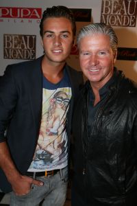 12-11-2012 SHOWBIZZ; BEAU MONDE AWARDS 2012 IN AMSTELHOTEL. Vandaag werden de BEAU MONDE AWARDS 2012 uitgereikt in het Amstel hotel. Tout bekend Nederland hulde zich vanavond in zijn of haar mooiste outfit met GLITTER ROCK. Sylvie van der Vaart won de style award, Ylaonthe Sneijder-Cabau won de Cover Award, Nikki Plesssen kreeg de meeste stemmen voor de Leco Look Award en Leotien van Moorsel ontvang de Make over Award.
foto: Albert den Iseger.