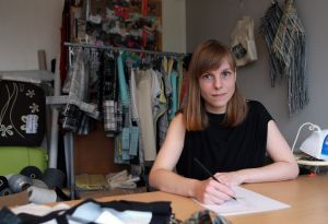 22-11-2012 SHOWBIZZ; LADY GAGA SHOPT IN HENGELO. Wereldster GaGa shopt in Hengelo. De jonge Hellen van Rees uit Hengelo maakte een wereldcreatie voor GAGA, die ze met veel plezier heeft gedragen. De jonge ontwerpster verteld uitgebreid in weekblad PRIVE haar ervaring om een creatie te maken voor een wereldster.
foto: Albert den Iseger.