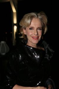 11-11-2012 SHOWBIZZ; ADDY VAN DE KROMMENACKER 10 JAAR HAUTE COUTURE.  In november 2002 presenteerde Addy van den Krommenacker zijn eerste couture ontwerpen tijdens de Beau Monde Awards in Amsterdam. Nu, 10 jaar later, kijken we terug op een decennium Addy van den Krommenacker met vele hoogtepunten in zijn succesvolle carriere. 

Addy viert dit jubileum met een grote Celebration Show op 11 november in The Harbour Club te Amsterdam. Dit is de eerste keer dat naast relaties, bekende Nederlanders en pers een catwalkshow van Addy ook toegankelijk is voor de consument. De show geeft een terugblik op de carriere van Addy van den Krommenacker en zal tevens een overzicht zijn van Addy s meest bekende creaties. Alle bewonderaars van Addy kunnen via de website www.addyvandenkrommenacker.nl een toegangskaart bemachtigen. De gasten ontvangen een goodie bag met onder andere een arrangement van Zwaluwhoeve Wellness resort en een haarproduct van L ANZA Healing Haircare.

Tijdens deze show vindt de lancering plaats van twee speciale collecties die Addy ter gelegenheid van zijn tienjarig jubileum heeft ontworpen. Voor zijn fans bij Steps ontwierp Addy de Addy for Steps Celebration Collection als toegift op de zeer succesvolle eenmalige voorjaarscollectie van afgelopen jaar. De collectie is genspireerd op highlights uit de carriere van Addy en bestaat uit feestelijke  must haves in de favoriete kleuren van de ontwerper; zwart, champagne en fuchsia. Na de show zal er voor de aanwezige consumenten een exclusieve voorverkoop zijn. Vanaf de dag na de Celebration Show is de collectie verkrijgbaar in geselecteerde Steps winkels in Nederland en Belgi. 

Daarnaast ontwierp Addy ook een Special Limited Celebration Collection  SLC collection  voor zijn pret a porter label Addy by Addy van den Krommenacker.
Foto: Albert den Iseger